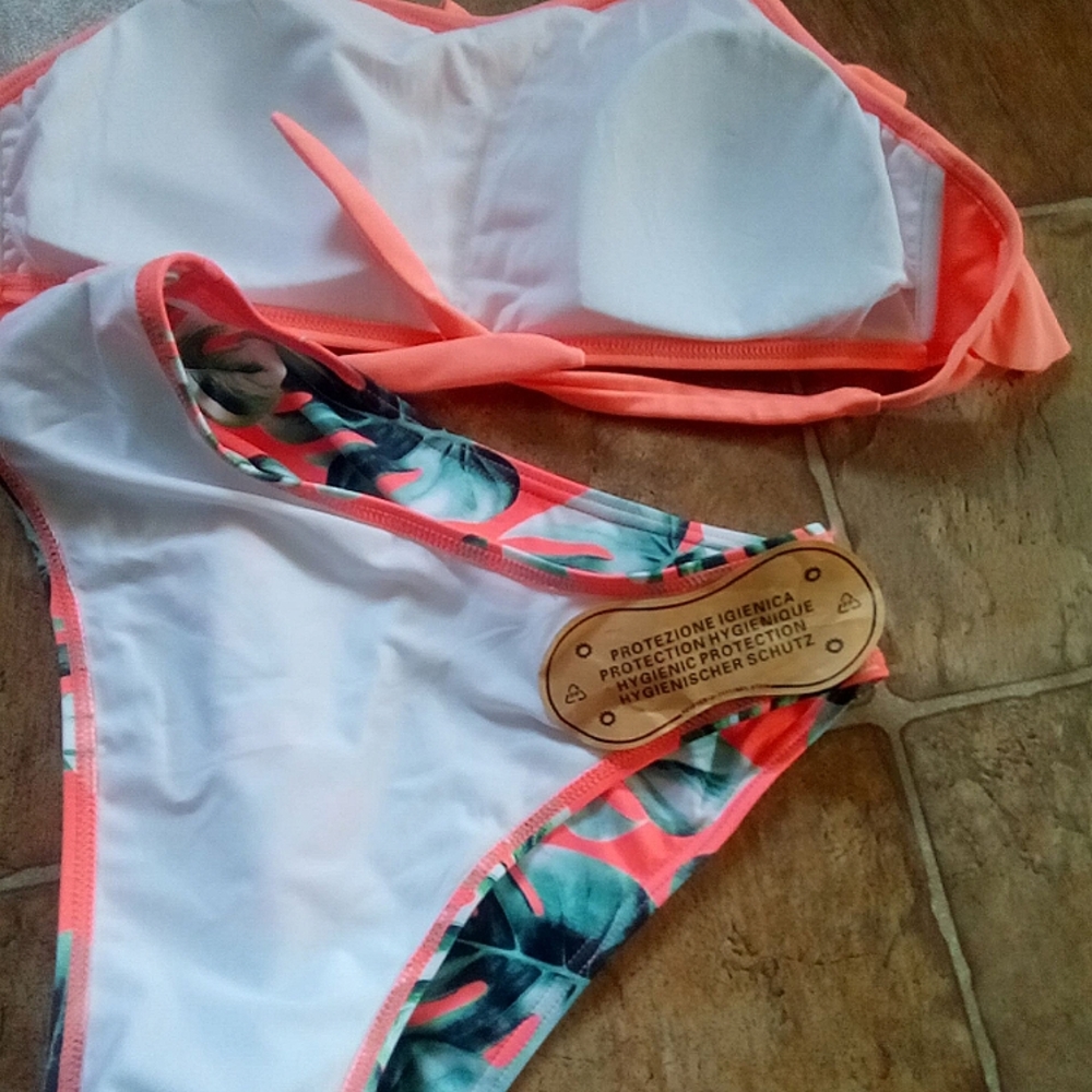 NEW Ruffle Top 👙Bikini👙 - Picture 8 of 9